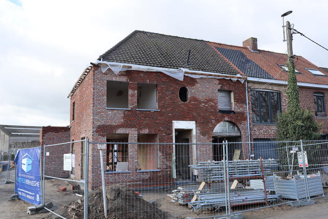18108 Verbouwen en uitbreiden van een woning te Bavikhove