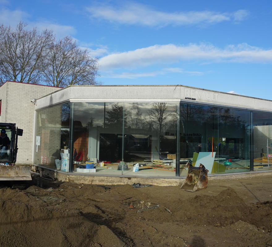 Verbouwen van een garage met woning tot bandencentrale te Sint-Maartens-Latem